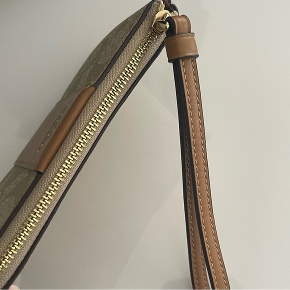 Coach Corner Zip Wristle Pouch Signature Canvas Tan Brown - Picture 8 of 11